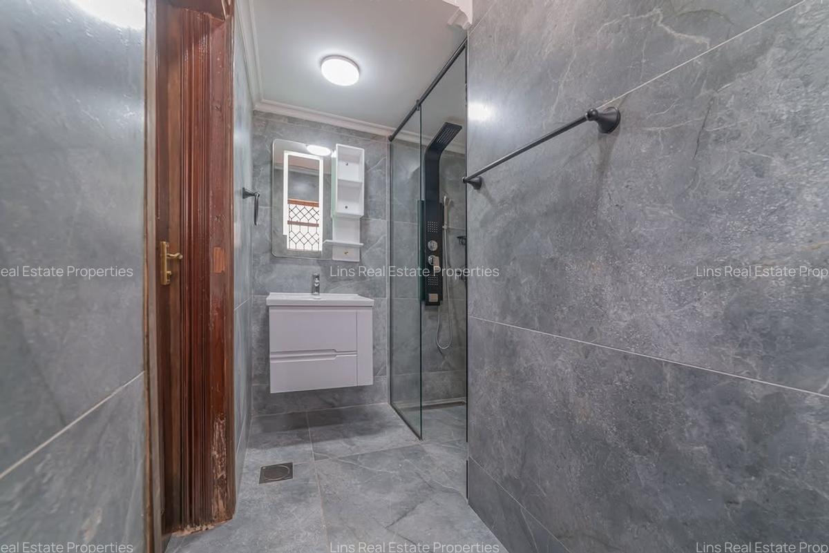 5 Bed House with En Suite in Runda - 6