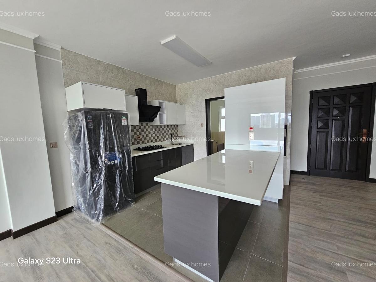 2 Bed Apartment with En Suite at Riverside - 2