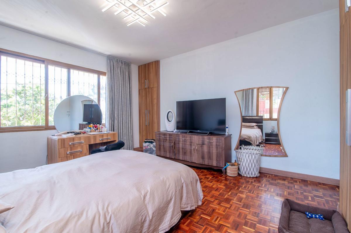 5 Bed Apartment with En Suite in Parklands - 14