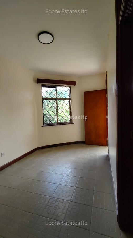 4 Bed Apartment with En Suite at Riverside Drive - 14