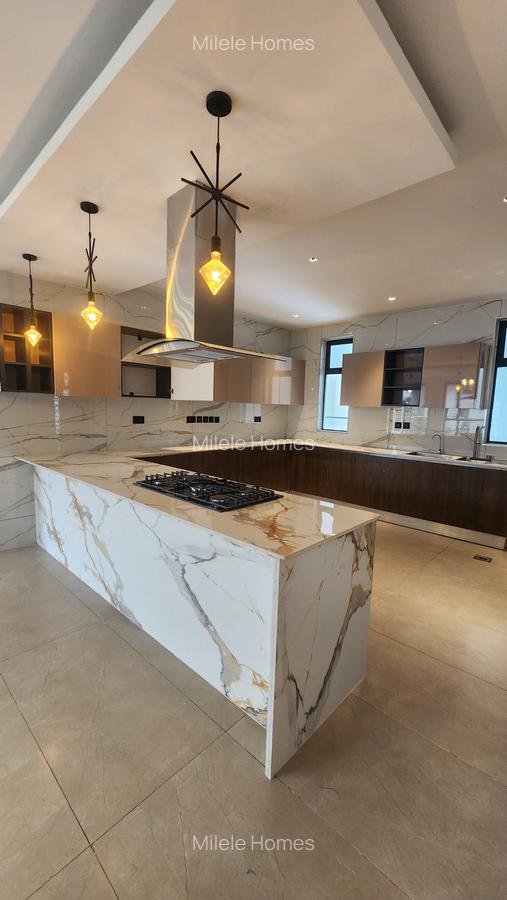 Serviced 3 Bed Apartment with En Suite at Riverside Drive - 3