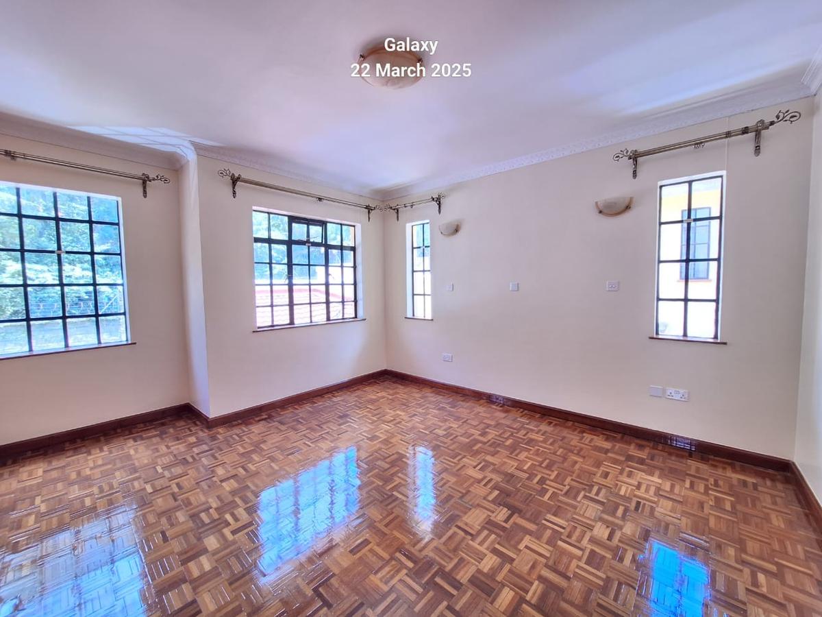 4 Bed Townhouse with En Suite at Lavington - 11