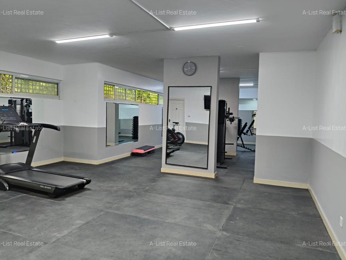 3 Bed Apartment with En Suite at Henred Road - 19