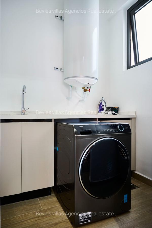Serviced 3 Bed Apartment with En Suite at Riverside - 4