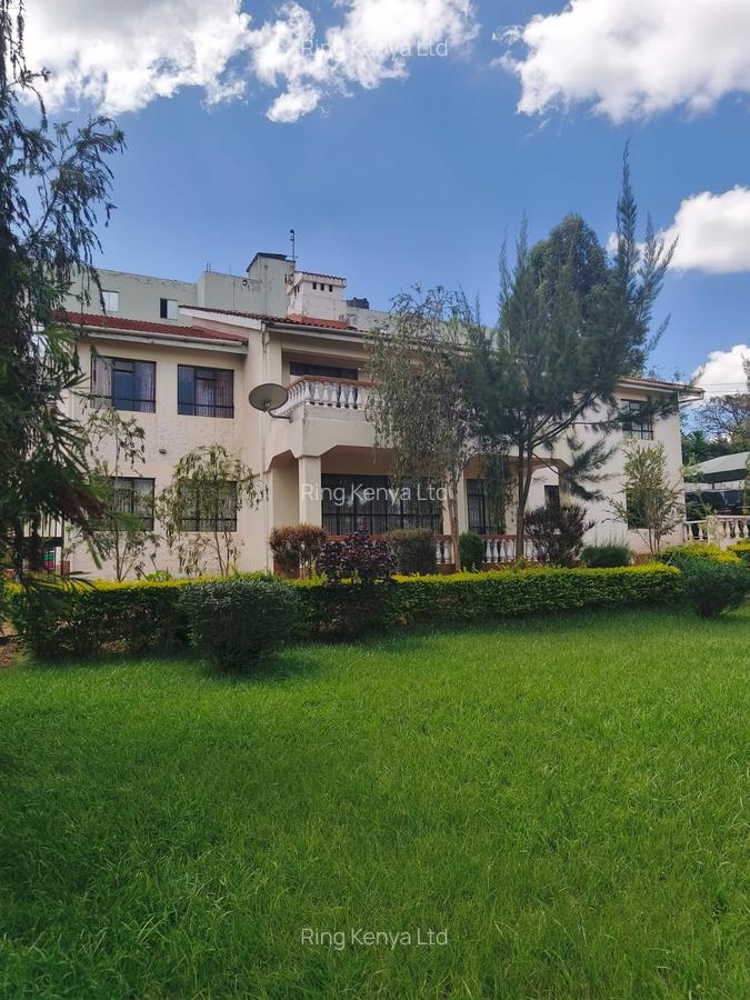 5 Bed House with Garden in Ridgeways - 1