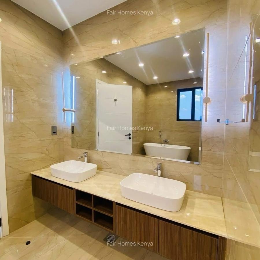 5 Bed Townhouse with En Suite at Lavington Green - 3