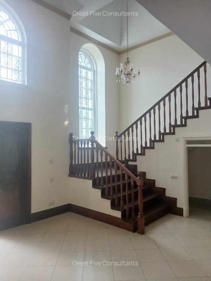 5 Bed Villa with En Suite in Rosslyn - 9