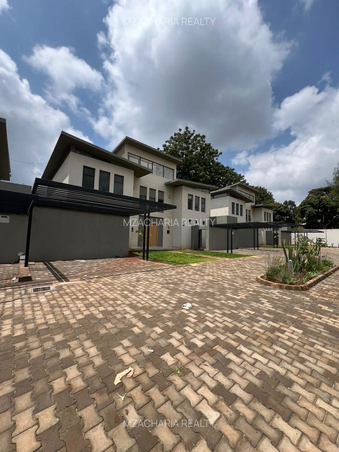 5 Bed Townhouse with En Suite in Runda - 2