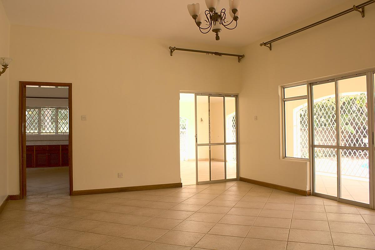 5 Bed House with En Suite in Runda - 4