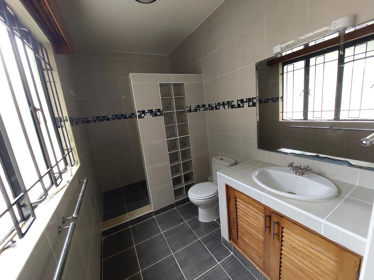 3 Bed Apartment with En Suite at Lavington - 9