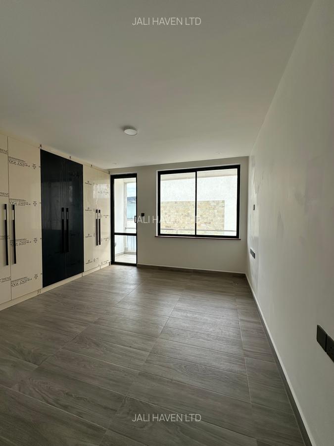 5 Bed Villa with En Suite in Lavington - 8