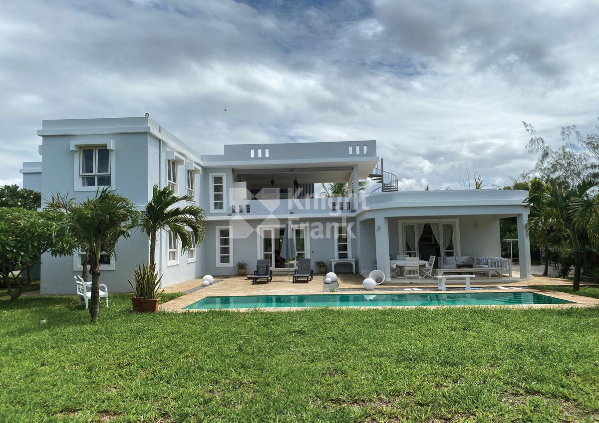 6 Bed Villa with Garden in Vipingo - 1