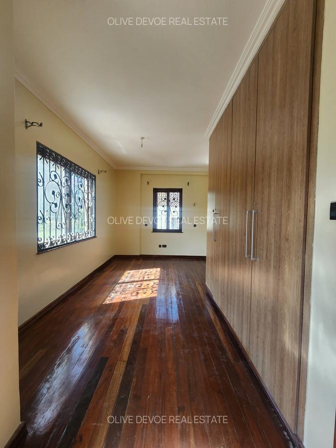 5 Bed Townhouse with En Suite in Lavington - 10