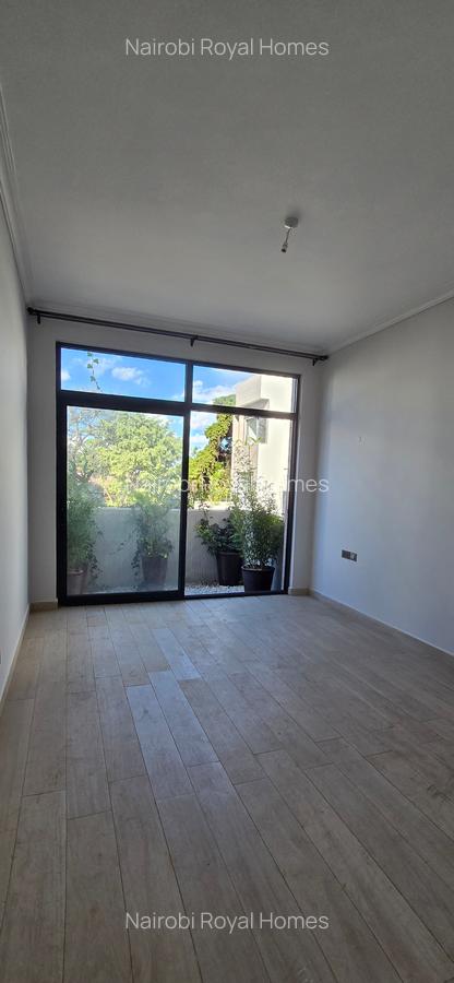 5 Bed Townhouse with En Suite at Lavington Green - 17