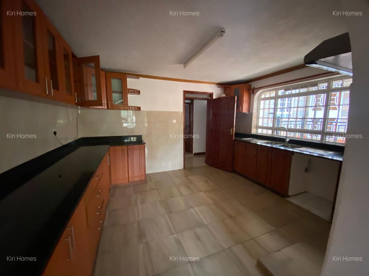 5 Bed Townhouse with En Suite in Nyari - 10