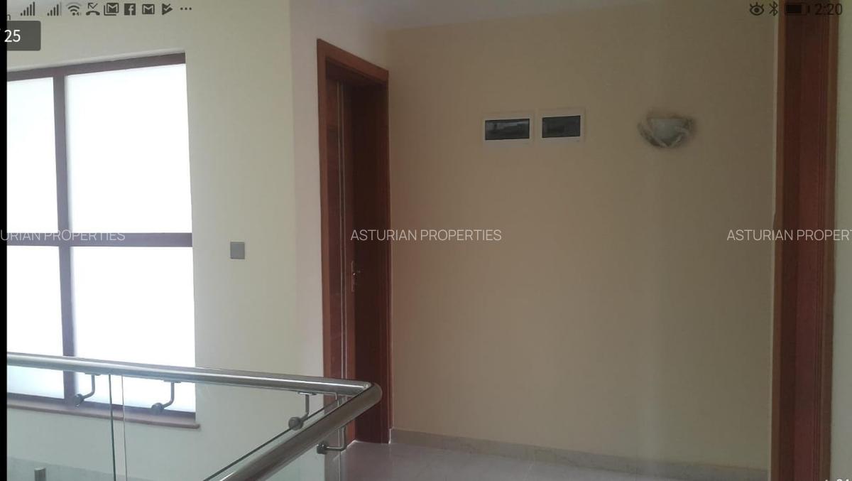 5 Bed Townhouse with En Suite in Lavington - 17