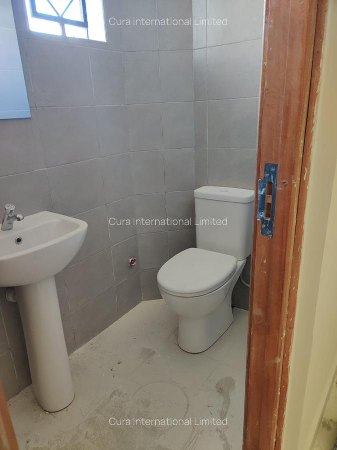 11,696 ft² Warehouse with Backup Generator in Ruaraka - 4