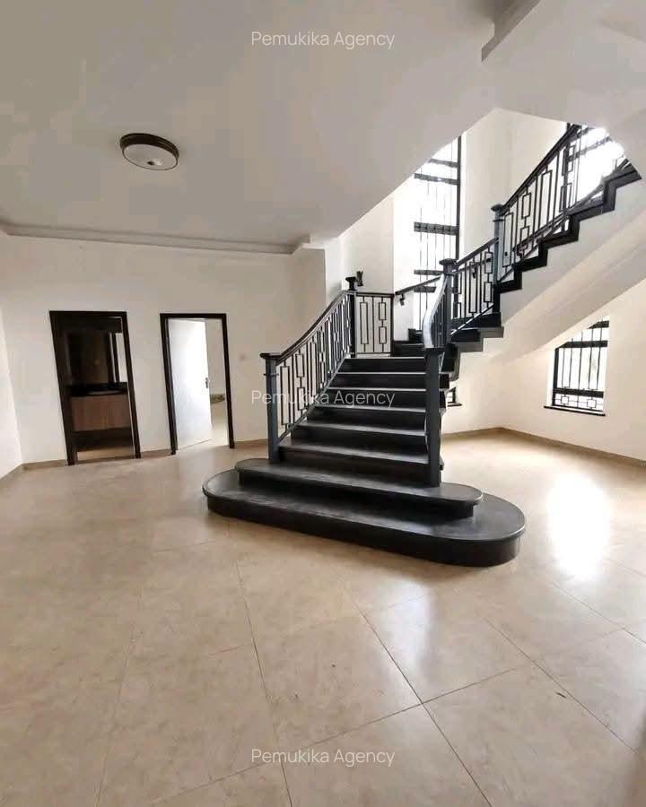 4 Bed Townhouse with En Suite in Karen - 2