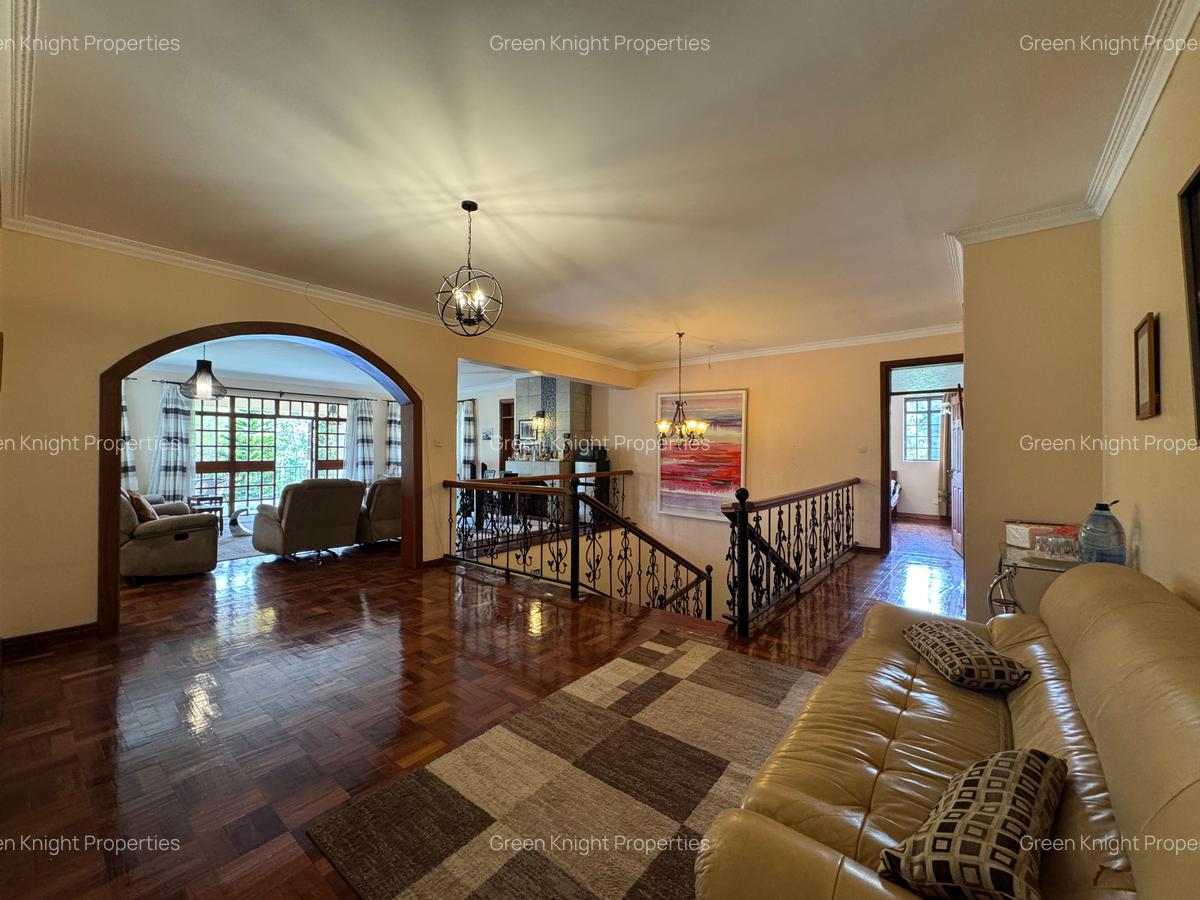 6 Bed House with En Suite in Runda - 12