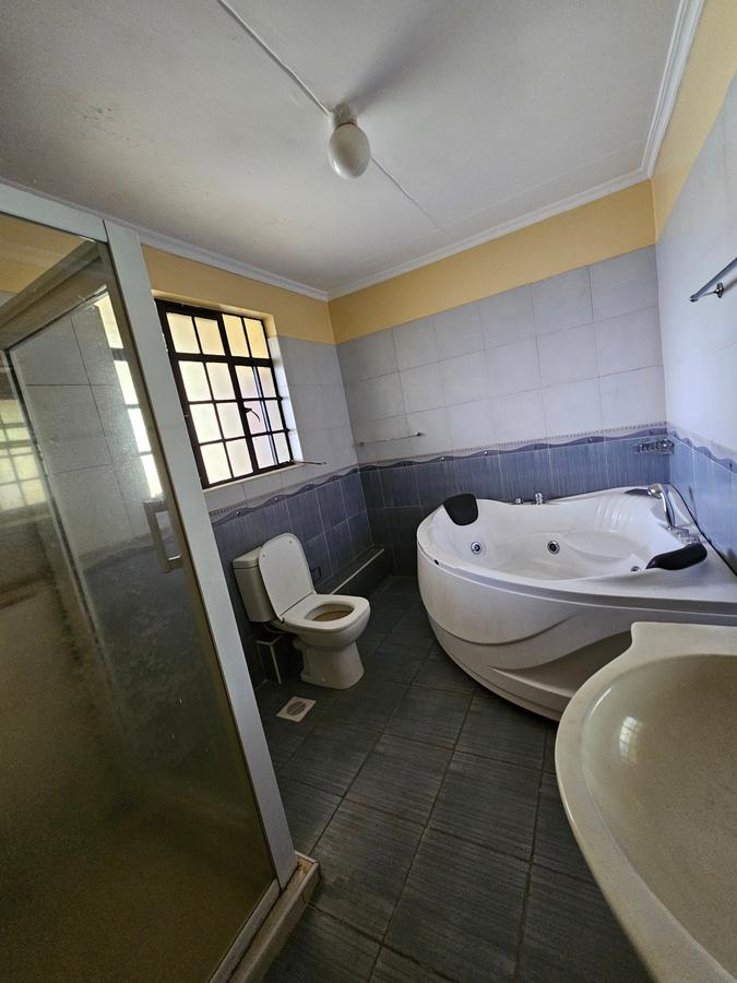 4 Bed Townhouse with En Suite at Lavington - 15