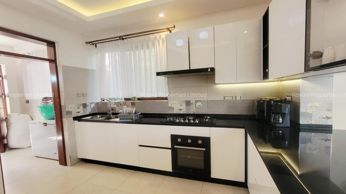 4 Bed House with En Suite in Runda - 5