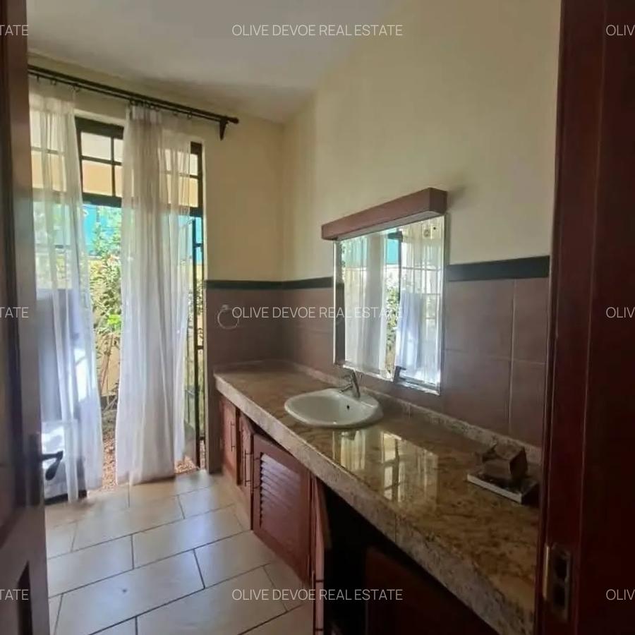 4 Bed House with En Suite in Runda - 4