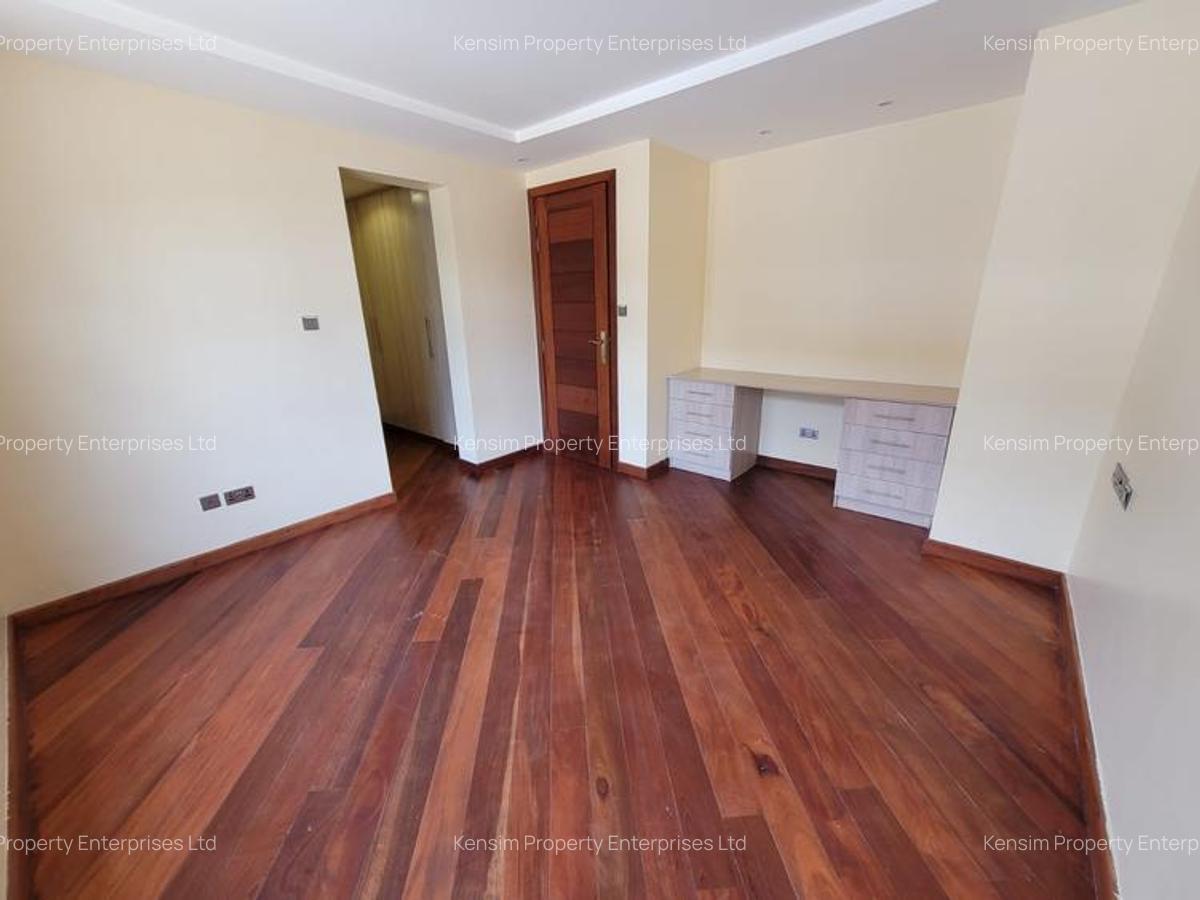 5 Bed Townhouse with En Suite in Lavington - 4