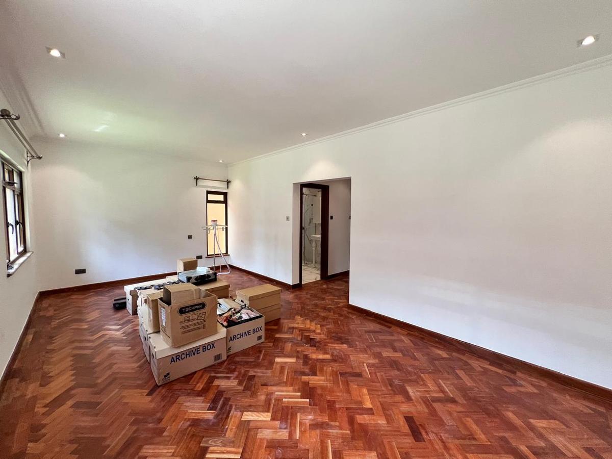 5 Bed Townhouse with En Suite in Lavington - 3