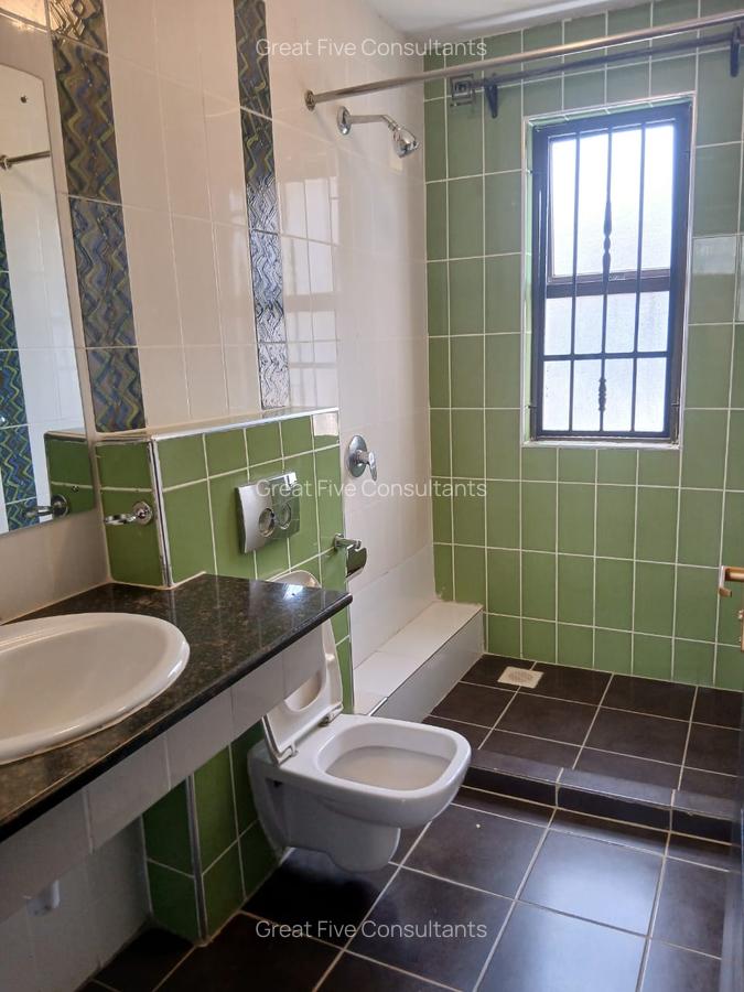 5 Bed House with En Suite in Runda - 15