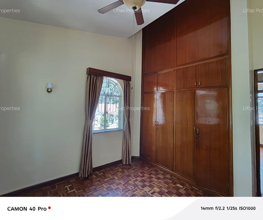 5 Bed House with En Suite in Nyari - 11