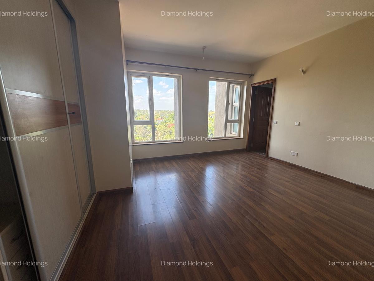 4 Bed Apartment with En Suite in Parklands - 5