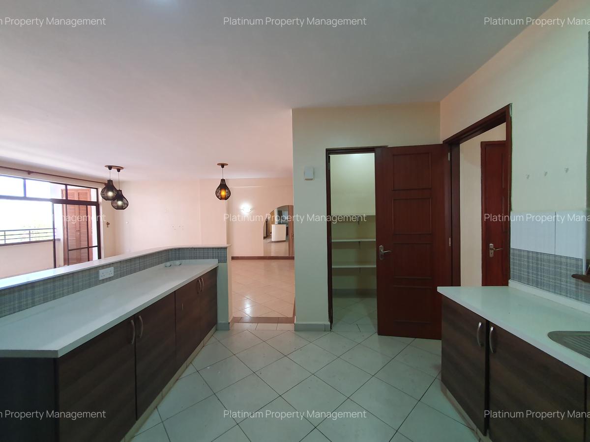 4 Bed Apartment with En Suite at One West Park - 7