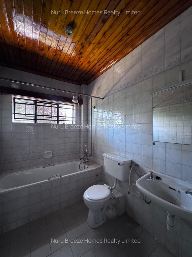 4 Bed House with En Suite in Nyari - 16