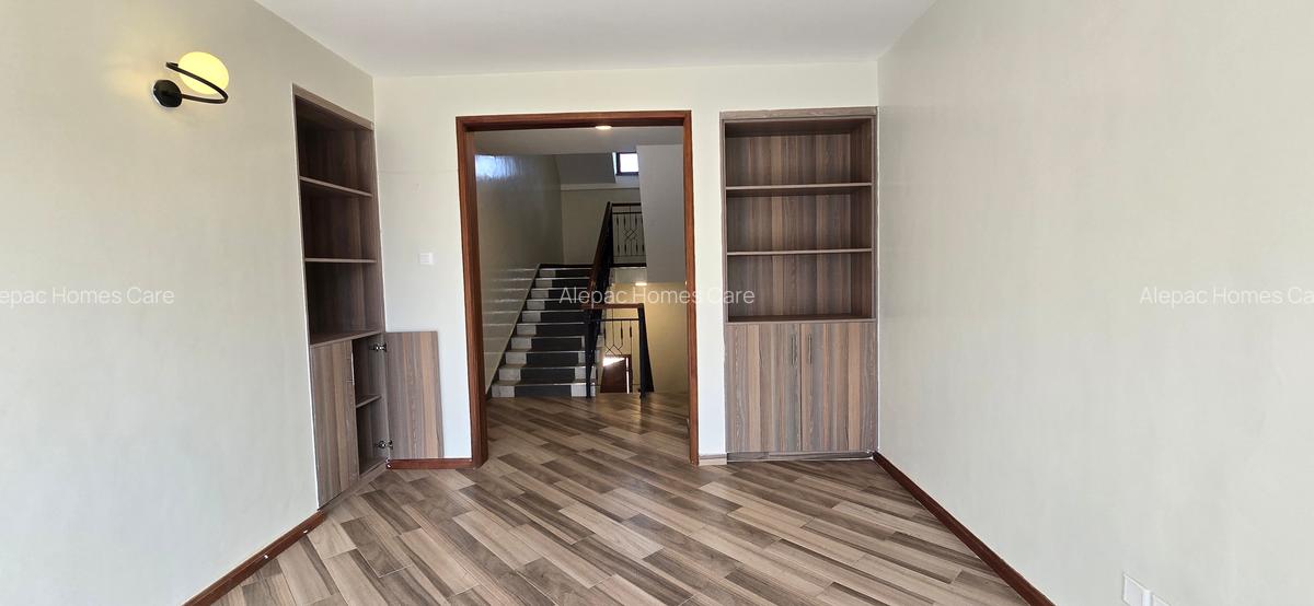 5 Bed Townhouse with En Suite at Eastern Bypass - 8