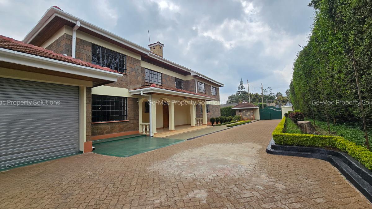 5 Bed House with En Suite in Runda - 2