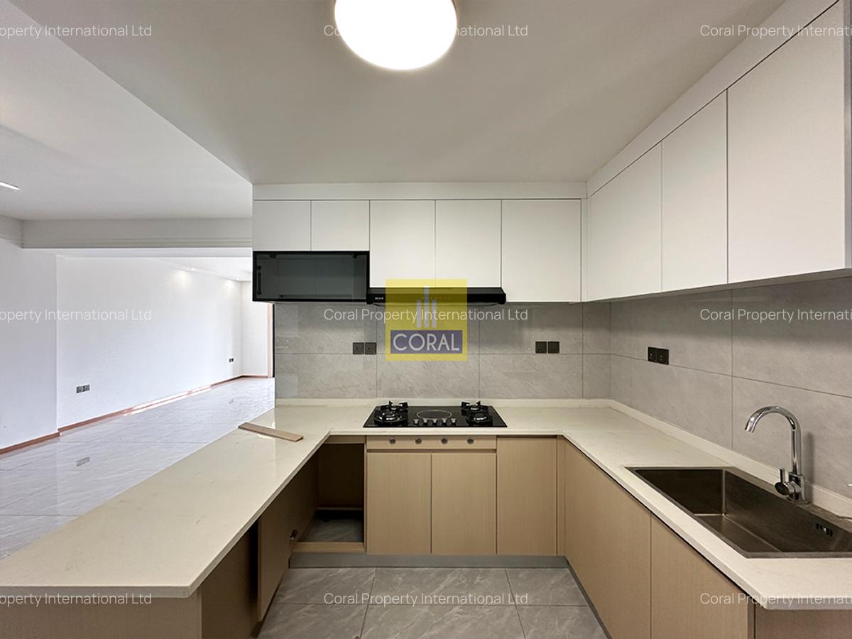 3 Bed Apartment in Riverside - 4