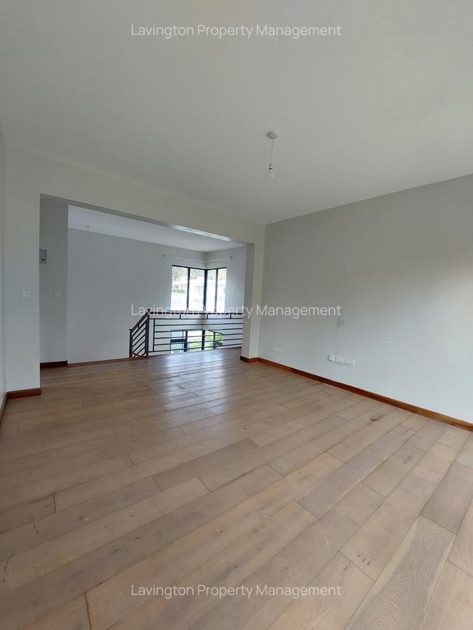 5 Bed House with En Suite at Lavington Green - 12