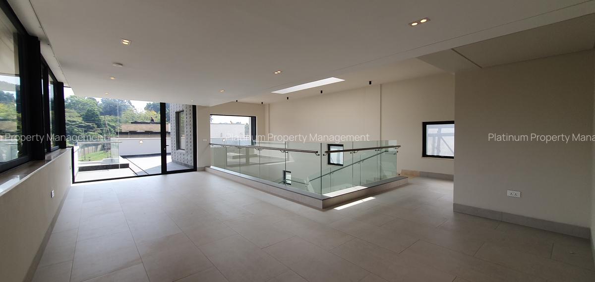 5 Bed Villa with En Suite in Westlands Area - 16