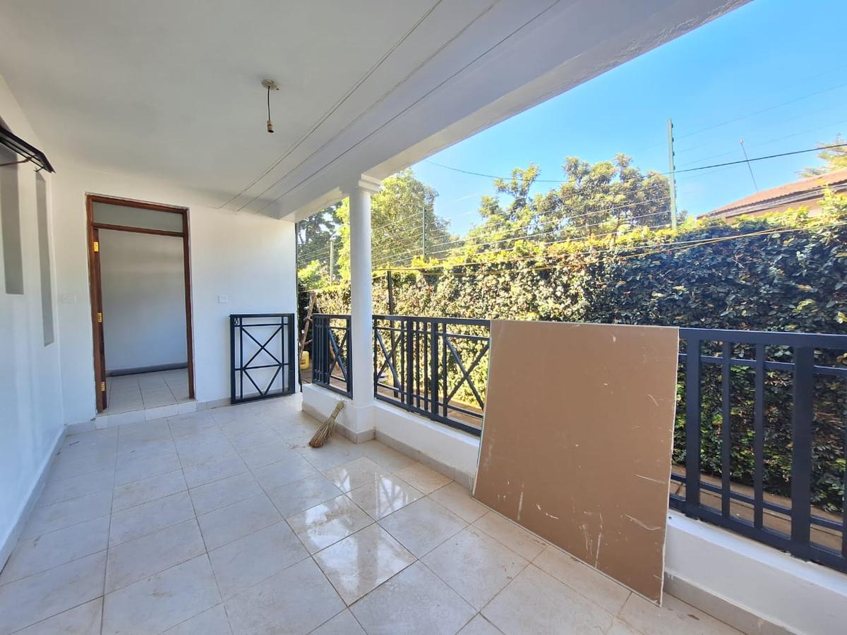 4 Bed Townhouse with En Suite at Lavington - 3