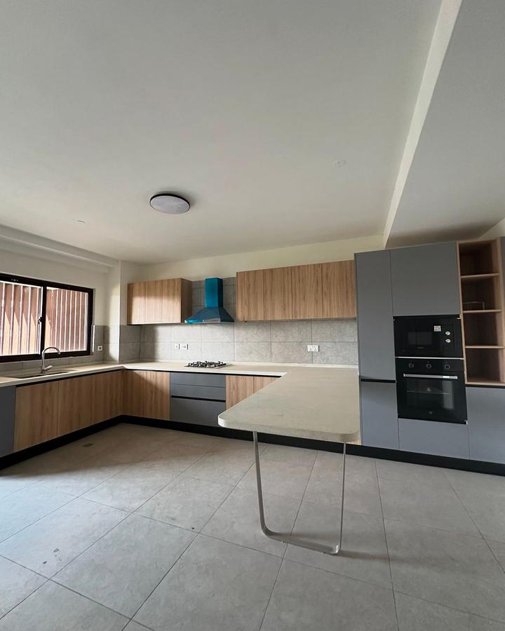 3 Bed Apartment with En Suite at Tabere Crescent - 9