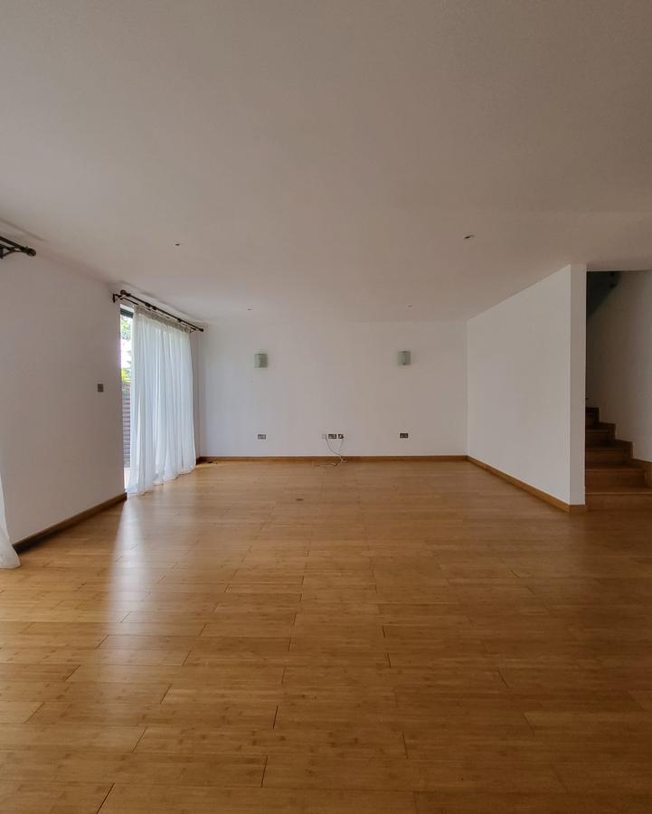 4 Bed Villa with Swimming Pool in Garden Estate - 11
