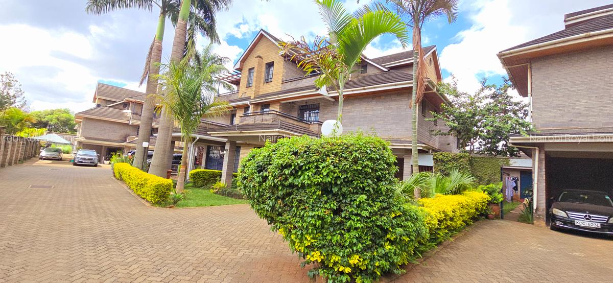 5 Bed Townhouse with En Suite at Lavington Green - 6