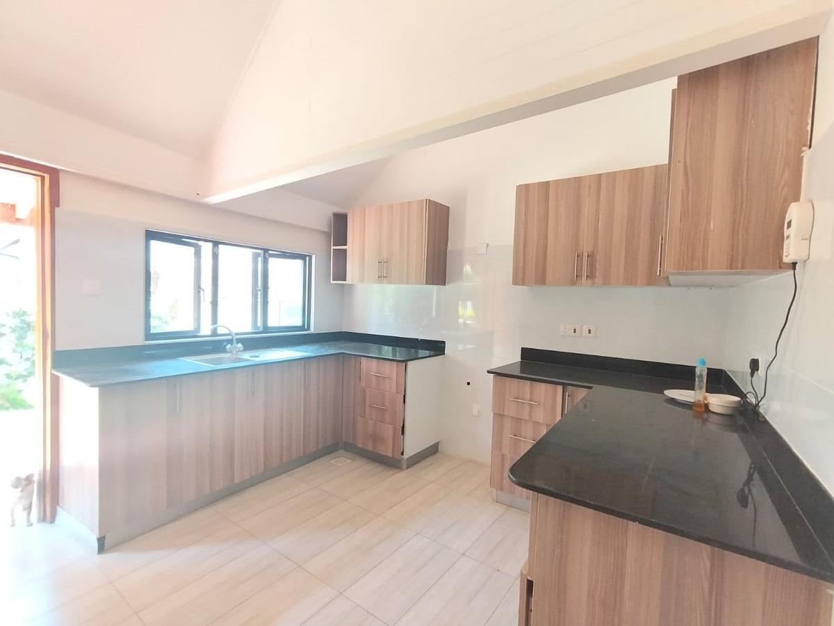 1 Bed House with En Suite at Karen - 8