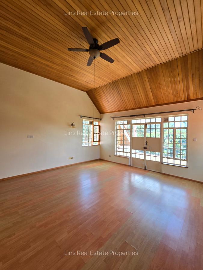 5 Bed House with En Suite in Runda - 12