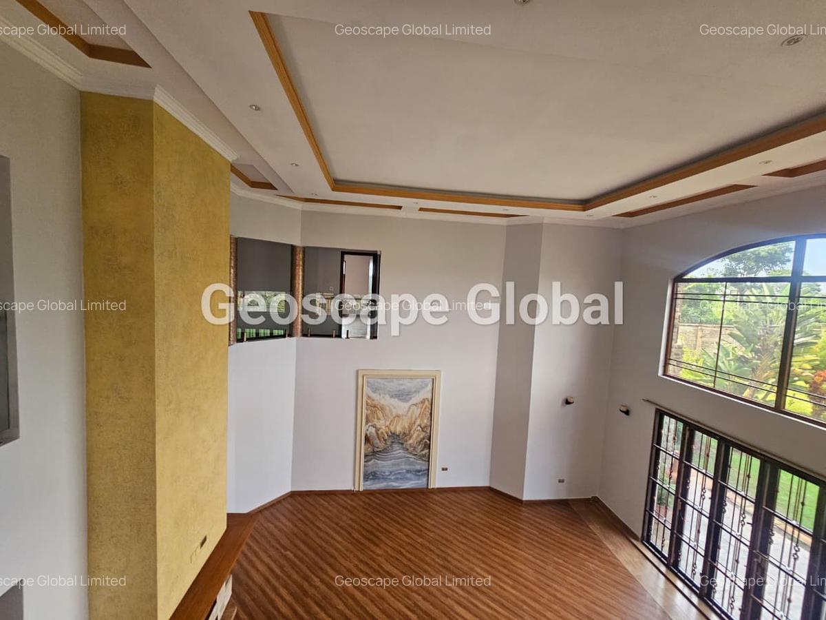 4 Bed House with En Suite in Ridgeways - 8
