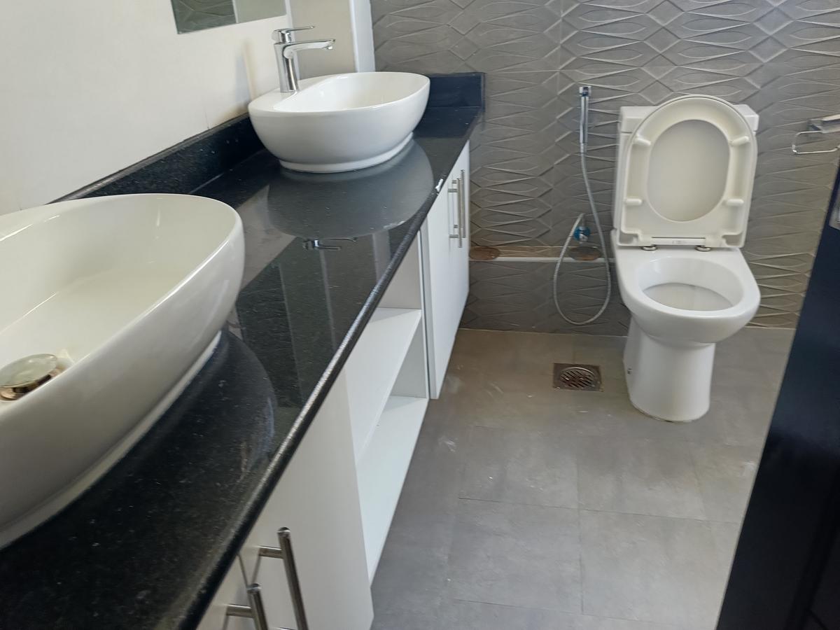 Serviced 4 Bed Apartment with En Suite at Bungalow Road - 5