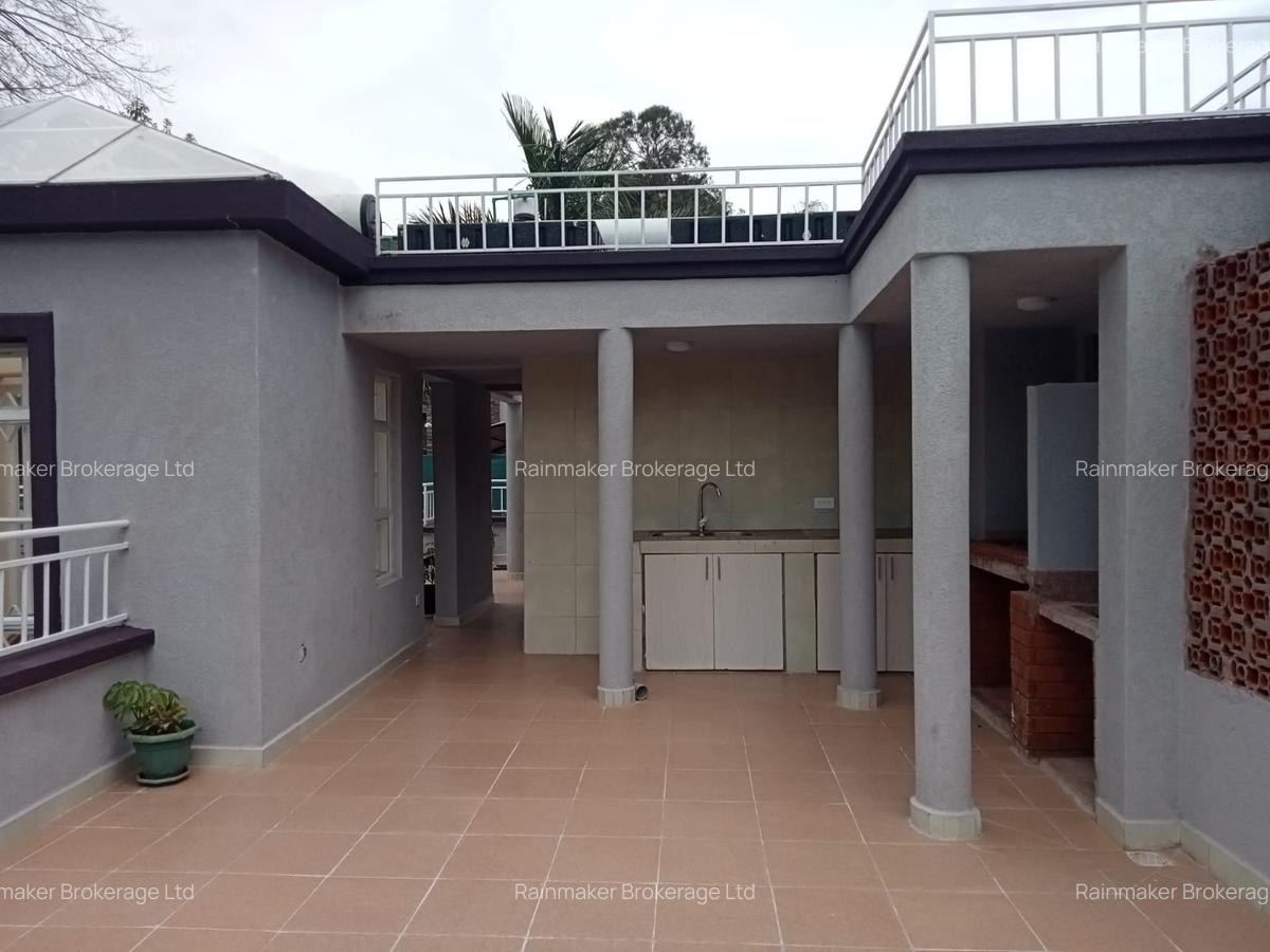 4 Bed House with En Suite in Spring Valley - 12
