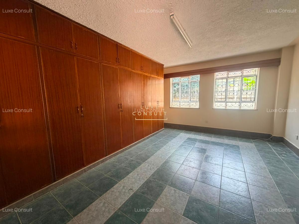 5 Bed Townhouse with En Suite in Nyari - 7