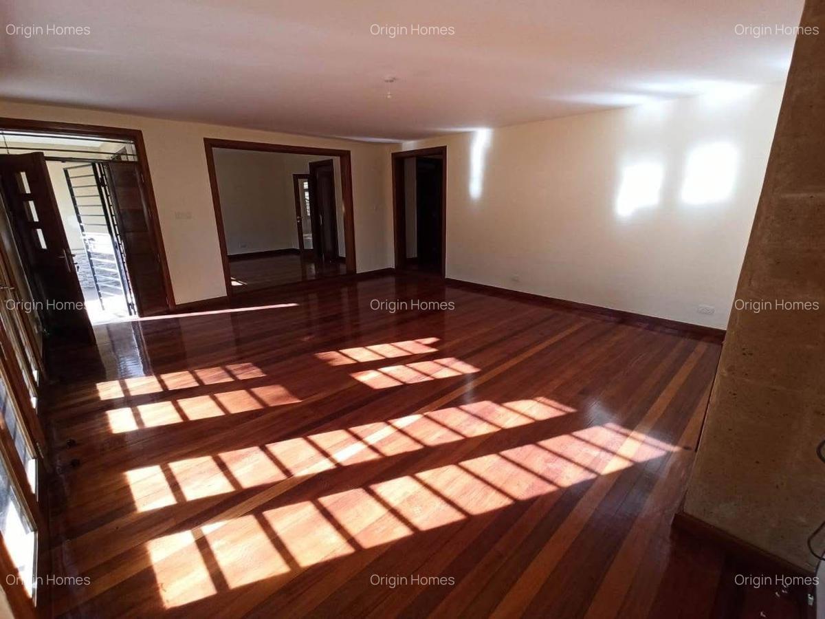 5 Bed Townhouse with En Suite at Lavington - 12