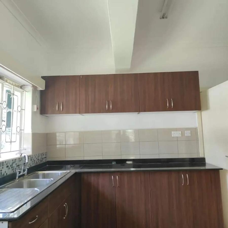 5 Bed House with En Suite at Rosslyn - 17